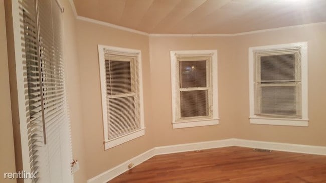 Building Photo - 3 br, 1.5 bath House - 205 E Church St