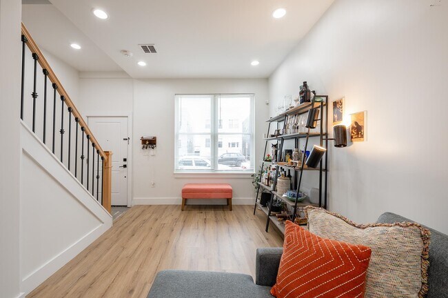 Foto del edificio - 72 Nelson Ave