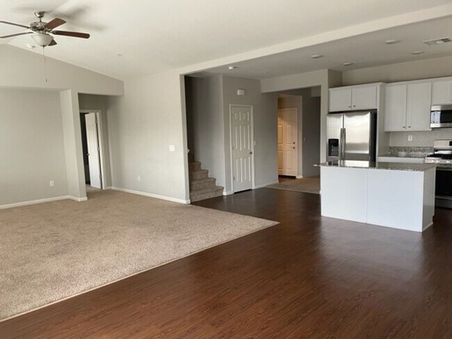 Building Photo - 3020 Creekside Ln