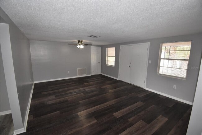 Foto del edificio - 7830 Jasmine Blvd