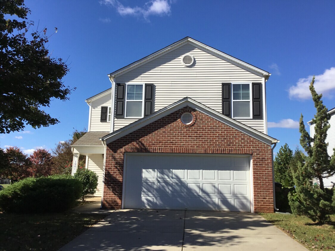 Primary Photo - 1001 Collington Drive