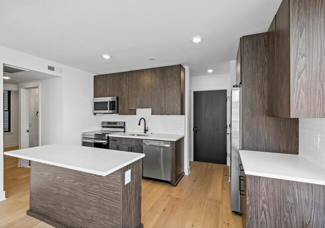 Foto del edificio - 1800 W Girard Ave