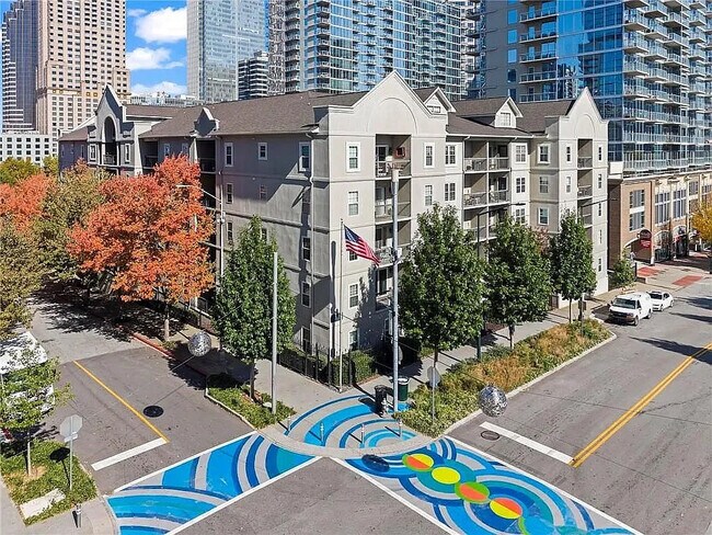 Building Photo - Room in Condo on Peachtree Walk NE