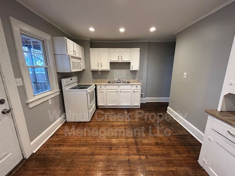 Primary Photo - 3235 Grove Ave