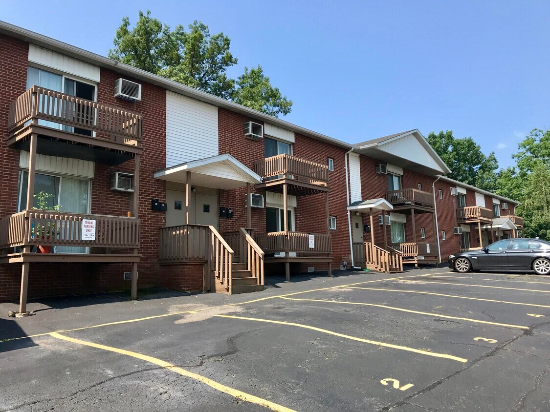 Foto principal - 1300 W State St