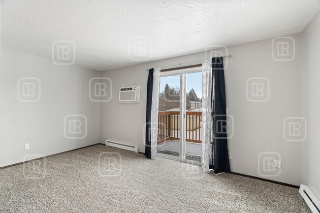 Building Photo - 13121 E Skyview Ave