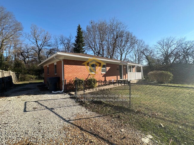 Building Photo - MOVE IN SPECIAL!! Newly Renovated, 3 Bedro...