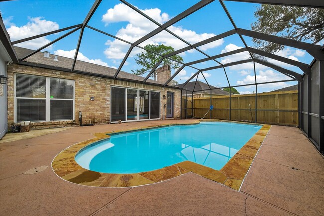 Building Photo - 2130 Round Lake Dr