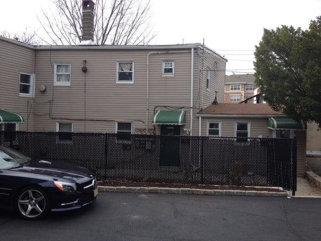 Buildng - 6 E Palisade Ave