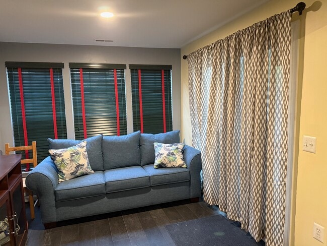 Sofa - 246 Arcadia Shores Cir