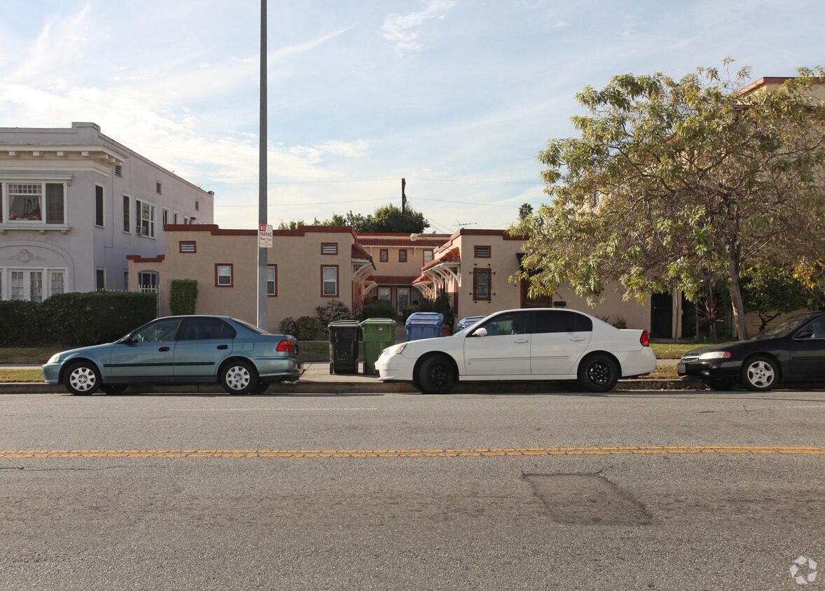 Building Photo - 1967-1977 N Vermont Ave