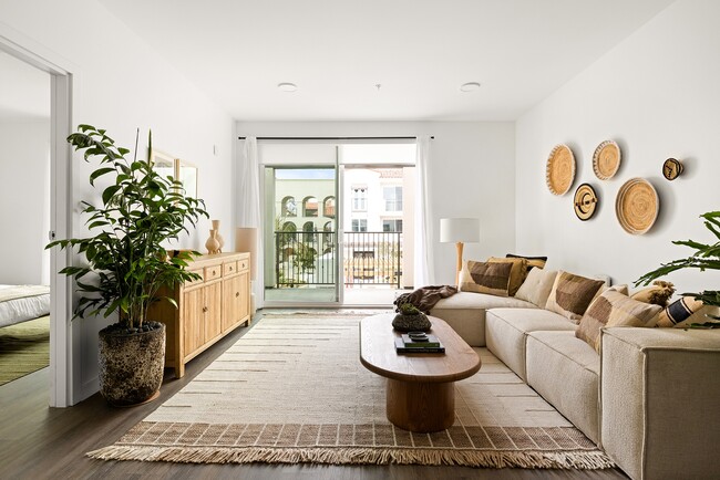 Building Photo - Eddy Redondo Residences