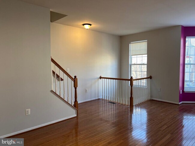 Building Photo - 5925 Kirkcaldy Ln