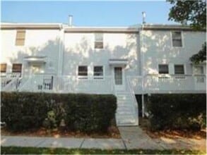 Building Photo - 1730 Merrimac Ln N