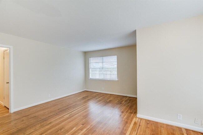 Foto del edificio - 3802 Newton Dr