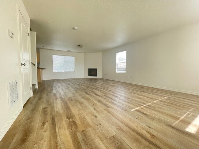 Building Photo - Great Herriman Home Available!