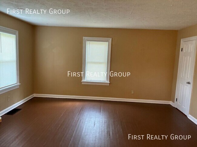 Foto del edificio - 5290 Derby Rd