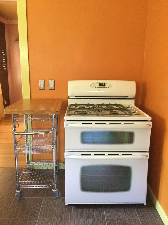 Foto del edificio - Charming 2 bedroom 1 Bath Close to Midtown!