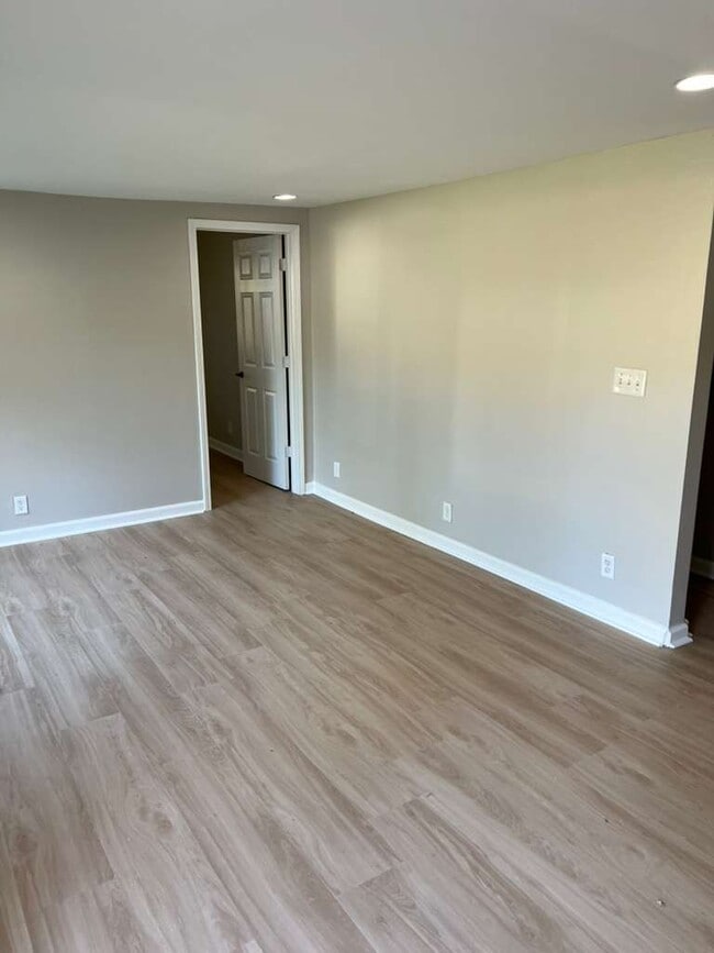 Foto del edificio - 311 Burke Ave