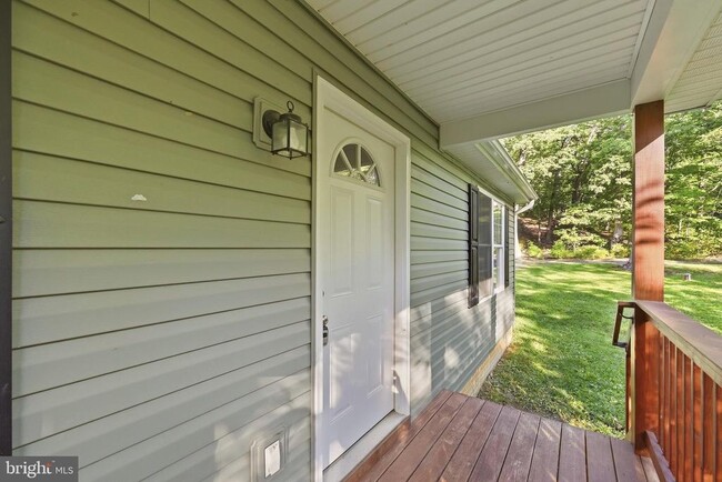 Building Photo - 101 Brier Rabbit Ct