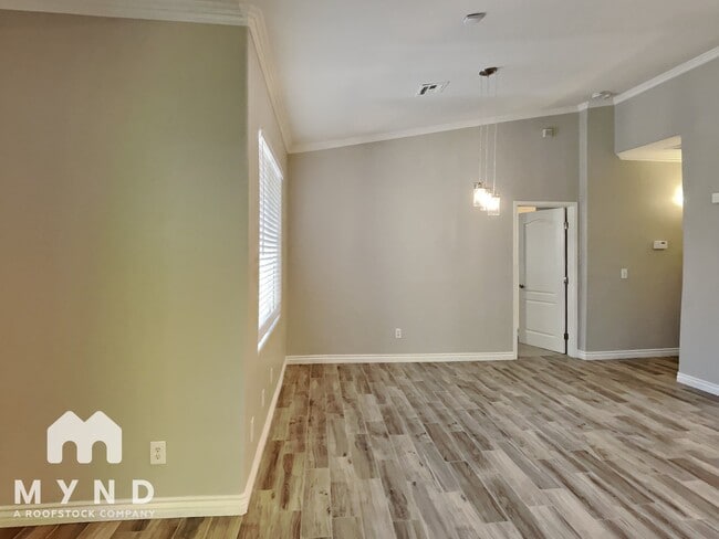 Building Photo - 900 Domnus Ln