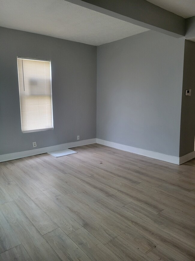 Building Photo - 370 Clarendon Ave