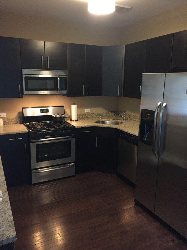 Beautiful kitchen/stainless steel appliances - 110 Broad St