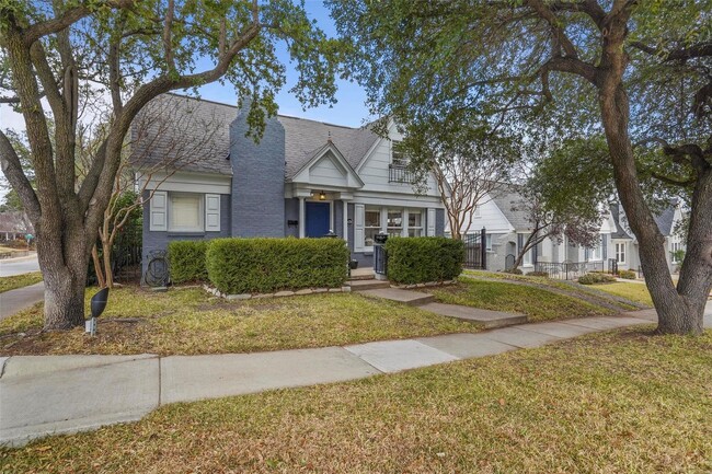 Building Photo - Charming Tudor Home in Arlington Heights