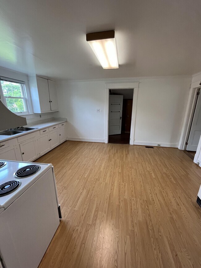 Building Photo - 202 Merriman Ave