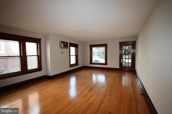 Building Photo - 231 Tohickon Ave