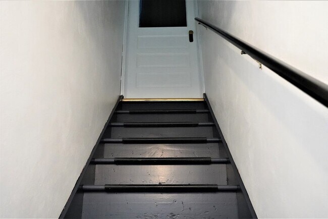 Foto del edificio - 218 Airport Rd