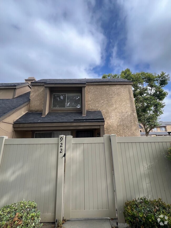 Building Photo - 922 Wren Way