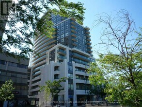 Building Photo - 736 Spadina Ave.