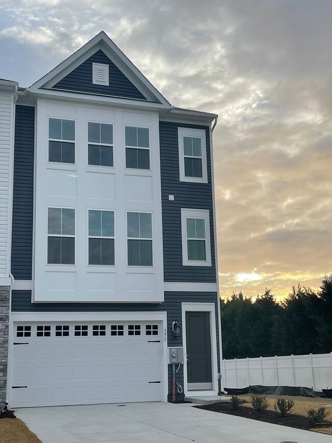 Building Photo - Brand New 3 Bedroom Townhouse for Rent in ...