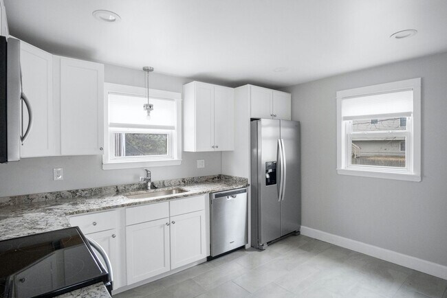 Building Photo - Beautifully Redone 3 Bed 1 Bath Single Fam...