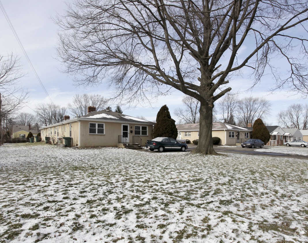 Primary Photo - 3113-3127 Maize Rd