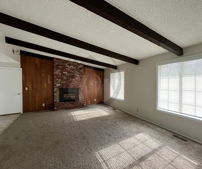 Building Photo - Single Level House-