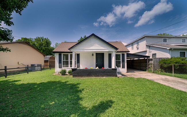 Foto del edificio - 212 McArthur Dr