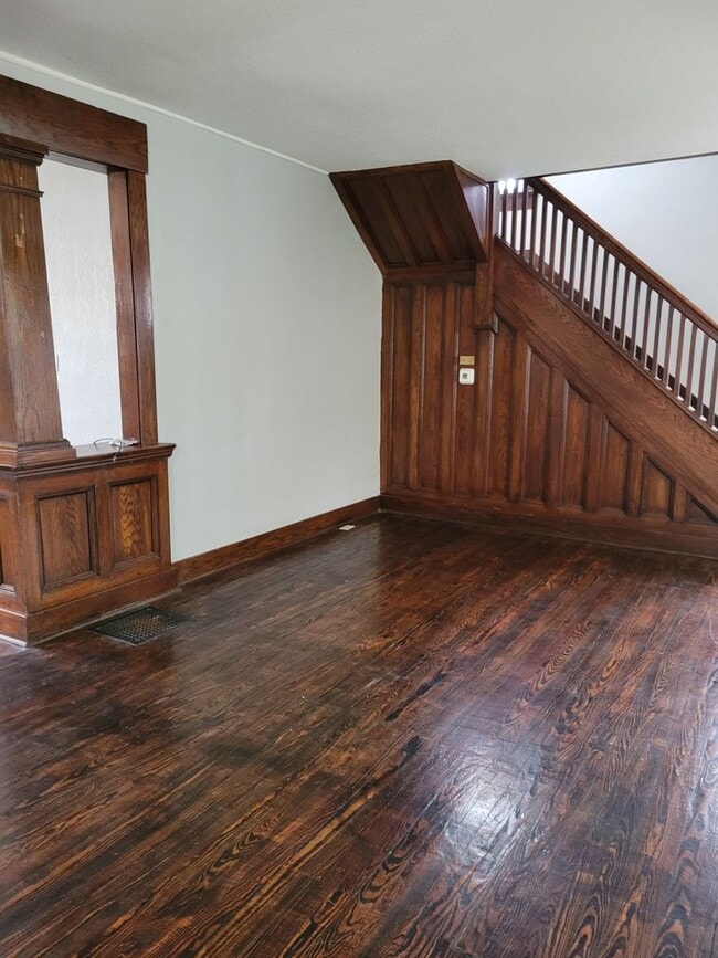 Building Photo - NEW LISTING! 3 bd/1 bath