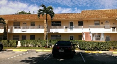 Building Photo - 9911 SW Sandalfoot Blvd