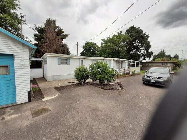 Building Photo - 2 bedroom, 1 bath Mobile home