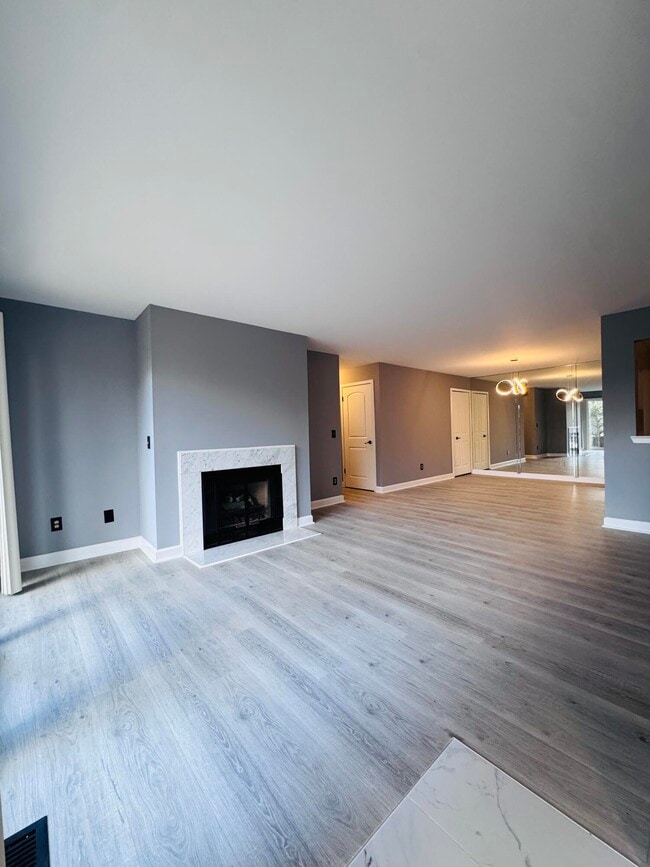 Foto del edificio - 6660 Maple Lakes Dr