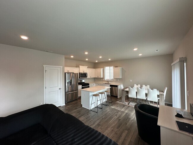 Foto del edificio - 930 Bradley St NE