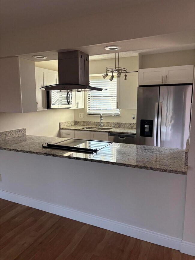 Foto del edificio - 5106 Pier Dr