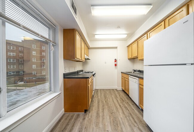 Building Photo - 7430 Boulevard E
