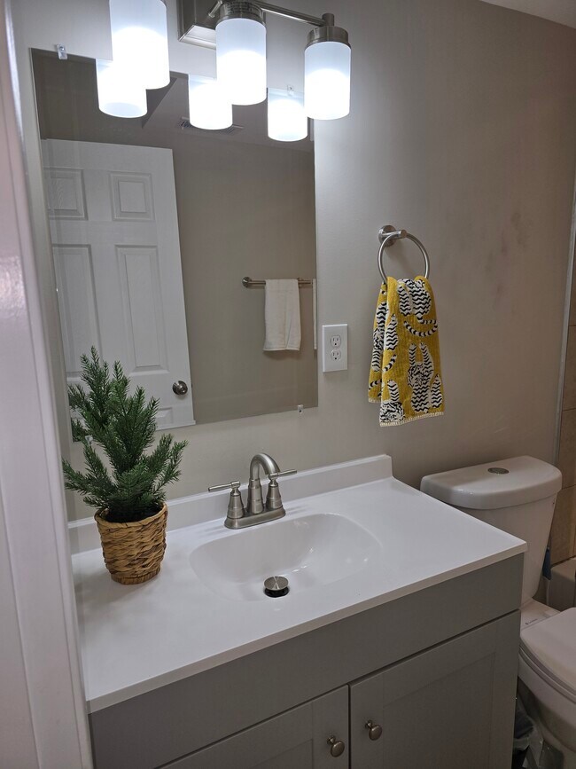 Foto del edificio - 2424 Linden Ave