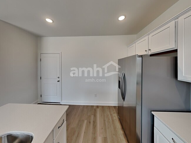 Foto del edificio - 5002 Twin River Dr