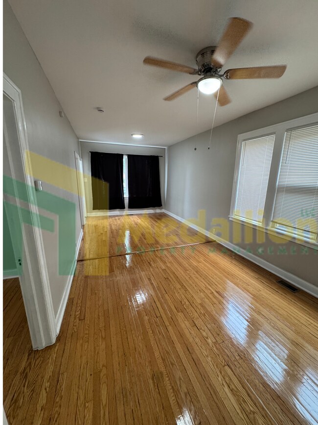 Foto del edificio - Charming Recently Updated Home 4-5 beds wi...