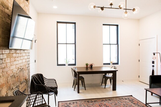Foto del edificio - 1811 Pleasant St