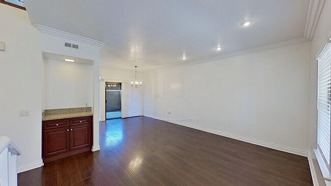 Foto del edificio - 307 E Chapman Ave